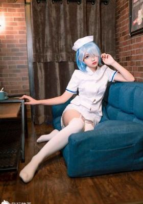 把舌头伸进她腿间花缝电影