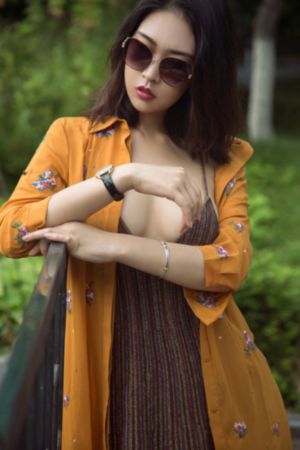 比基尼怪女