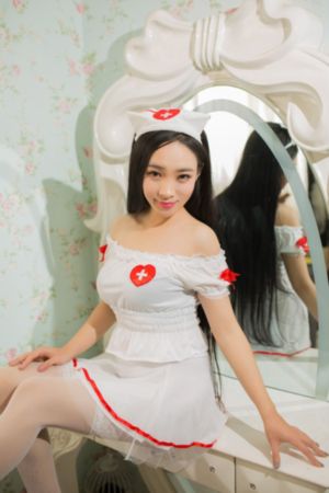 赤裸红唇